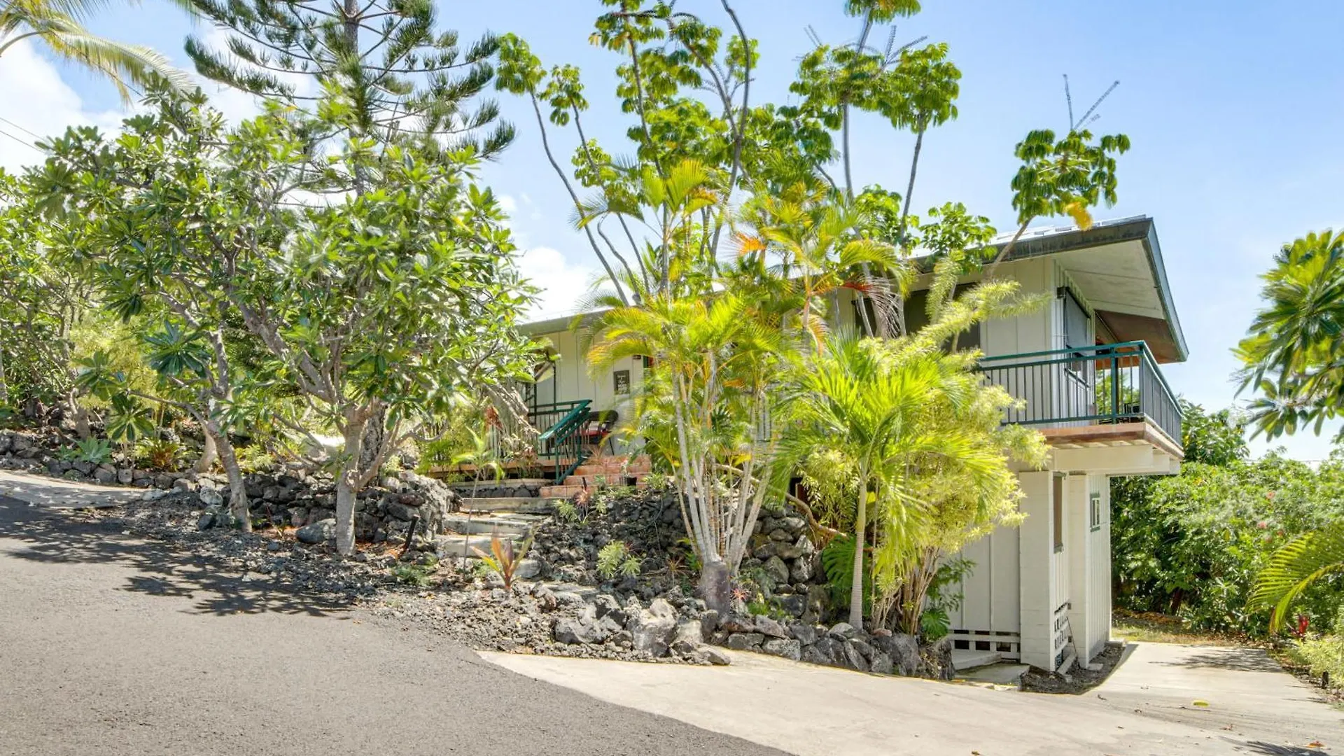 Ocean-View Bungalow Walk To Pebbles Beach! Hookena Semesterbostad