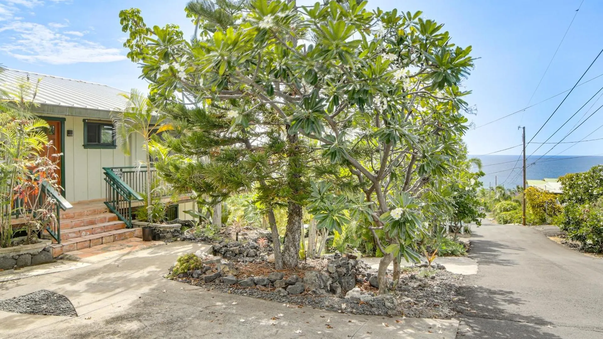 Holiday home Ocean-View Bungalow Walk To Pebbles Beach! Hookena United States