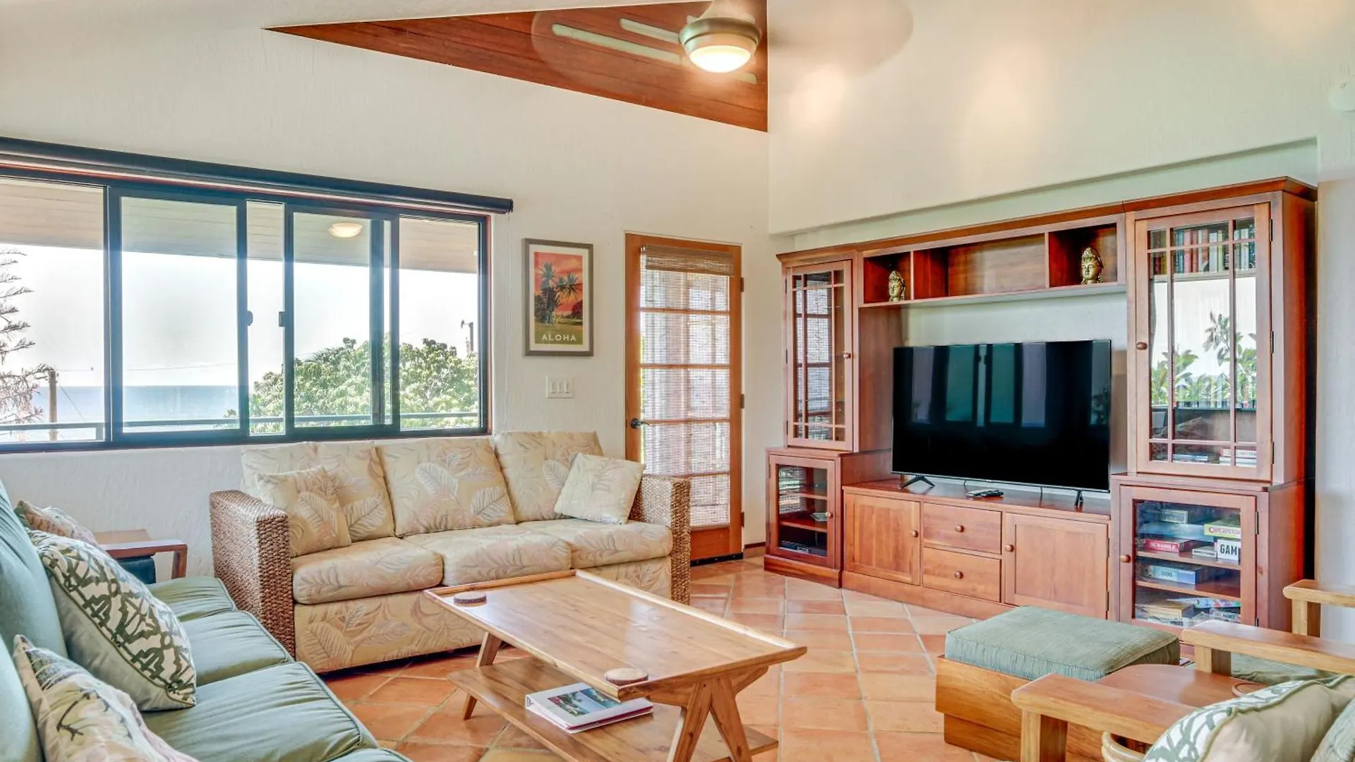 Ocean-View Bungalow Walk To Pebbles Beach! Hookena